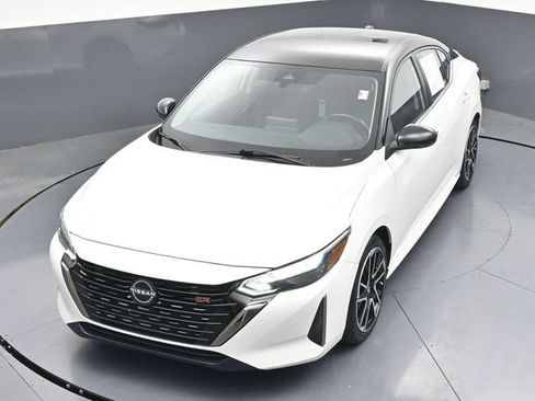 Used 2025 Nissan Sentra SR FWD image 39