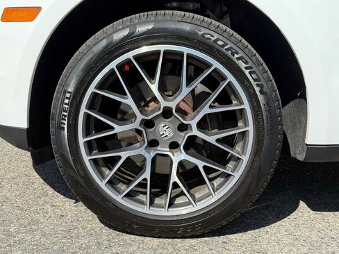 Used 2018 Porsche Macan AWD/4WD image 14