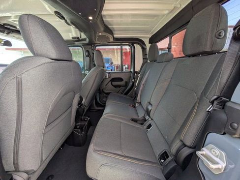 New 2025 Jeep Gladiator Sport image 12