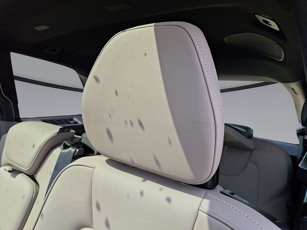 Certified 2026 Volvo XC90 B6 Plus AWD/4WD image 27