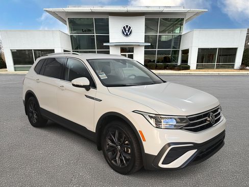 Certified 2022 Volkswagen Tiguan SE image 1