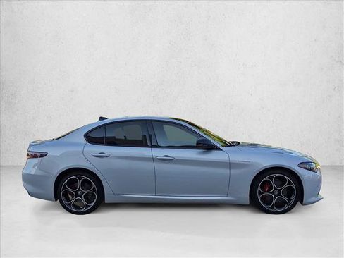 Used 2025 Alfa Romeo Giulia w/ Veloce Package Rwd image 4