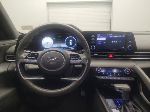 Used 2022 Hyundai Elantra SEL w/ Convenience Package FWD image 22