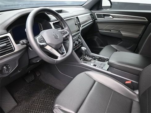 Certified 2023 Volkswagen Atlas Cross Sport SE image 18