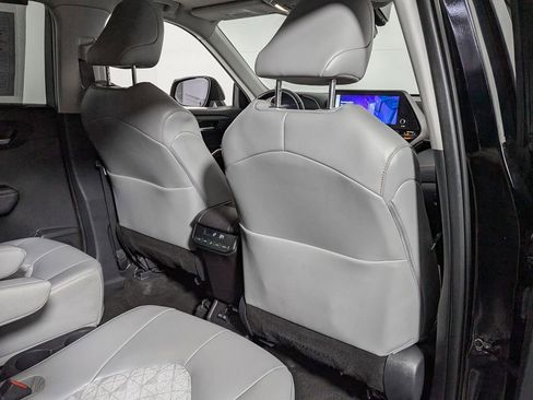 Used 2023 Toyota Highlander Bronze Edition image 44