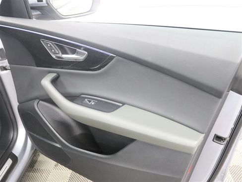 Used 2019 Audi Q8 Premium Plus w/ Premium Plus AWD/4WD image 32