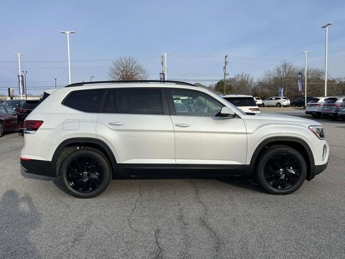 New 2026 Volkswagen Atlas SE FWD image 2