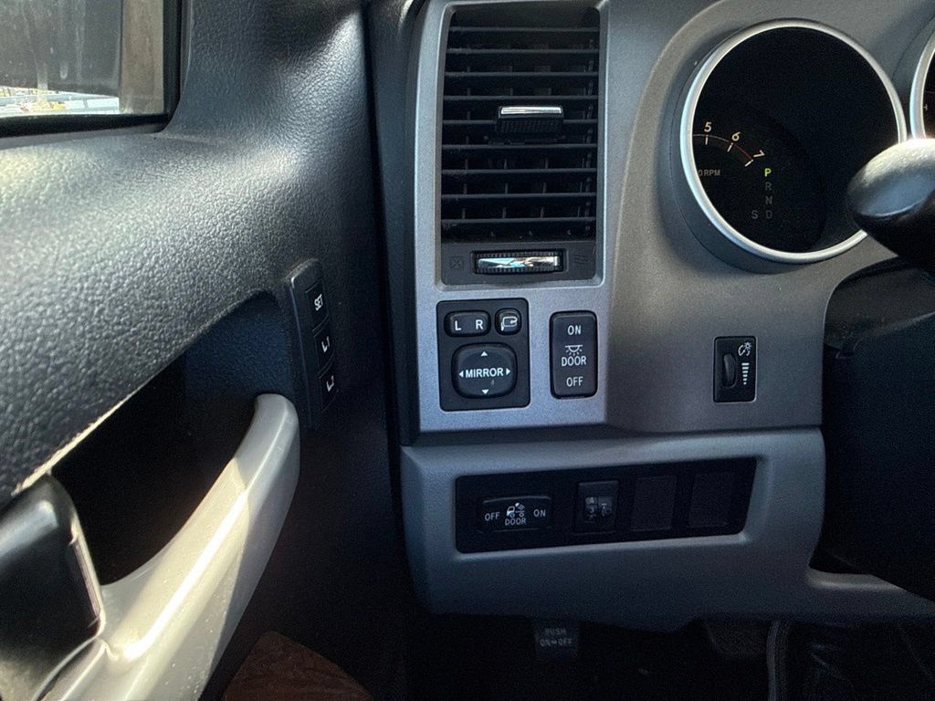 Used 2012 Toyota Tundra Limited w/ Platinum Pkg RWD image 16