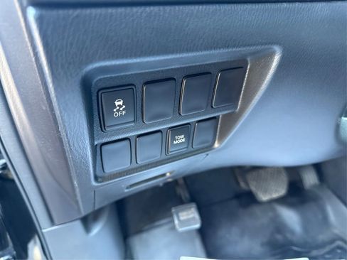Used 2015 Nissan Pathfinder SV AWD/4WD image 36