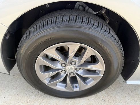 Used 2021 Toyota Sienna LE image 24