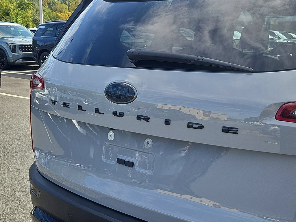 Certified 2021 Kia Telluride EX w/ EX Premium Package AWD/4WD image 12