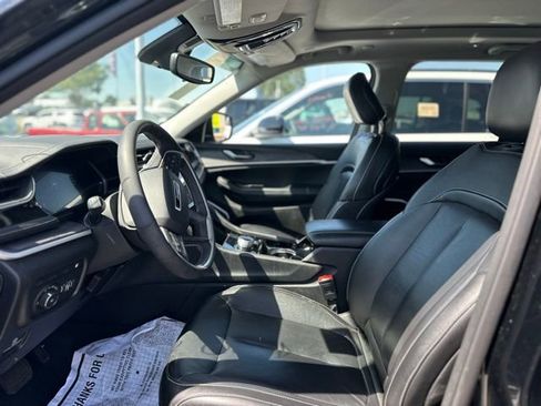 Used 2022 Jeep Grand Cherokee Limited 4xe image 8