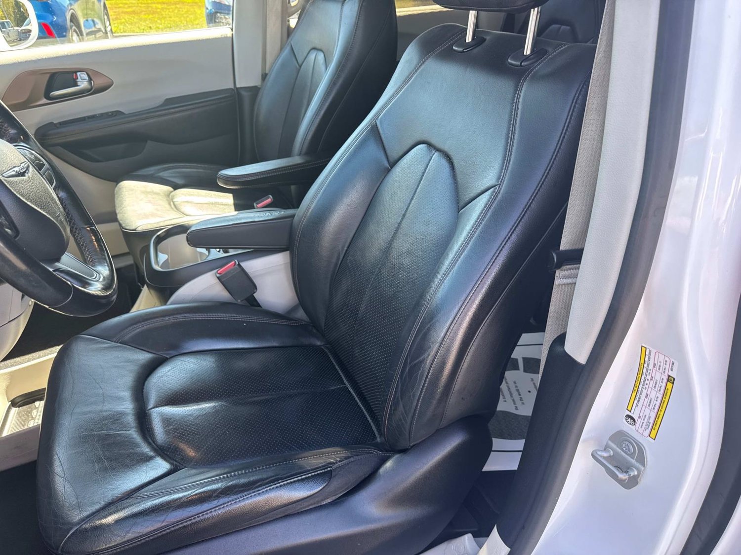 Used 2019 Chrysler Pacifica Touring-L FWD image 31