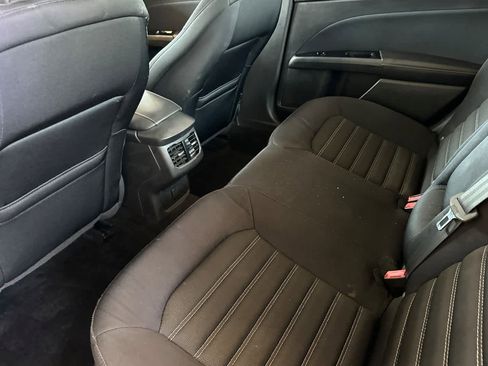 Used 2014 Ford Fusion SE FWD image 4