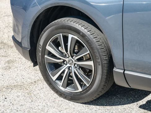 Used 2024 Toyota Venza LE AWD/4WD image 10