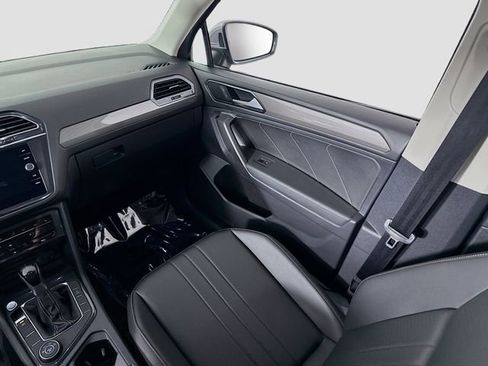 Used 2022 Volkswagen Tiguan SE image 22