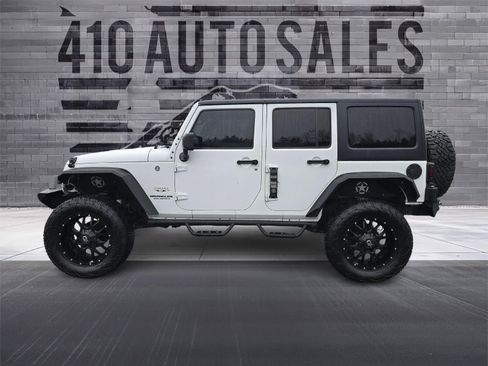 Used 2016 Jeep Wrangler Unlimited Sahara AWD/4WD image 7