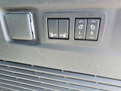 Used 2022 Chevrolet Tahoe Z71 w/ Luxury Package image 10