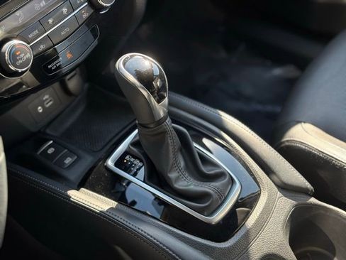 Used 2020 Nissan Rogue SL w/ Premium Package image 41