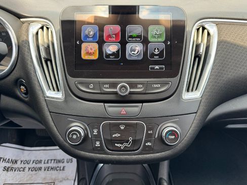 Used 2017 Chevrolet Malibu LT FWD image 21