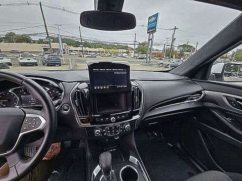 Used 2023 Chevrolet Traverse LT image 28