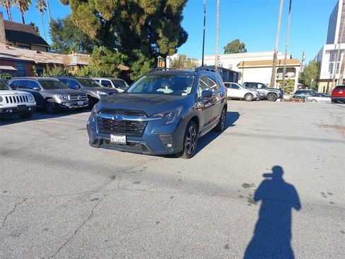 Used 2023 Subaru Ascent Limited image 3