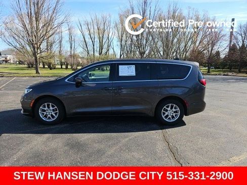 Used 2023 Chrysler Pacifica Touring-L image 1