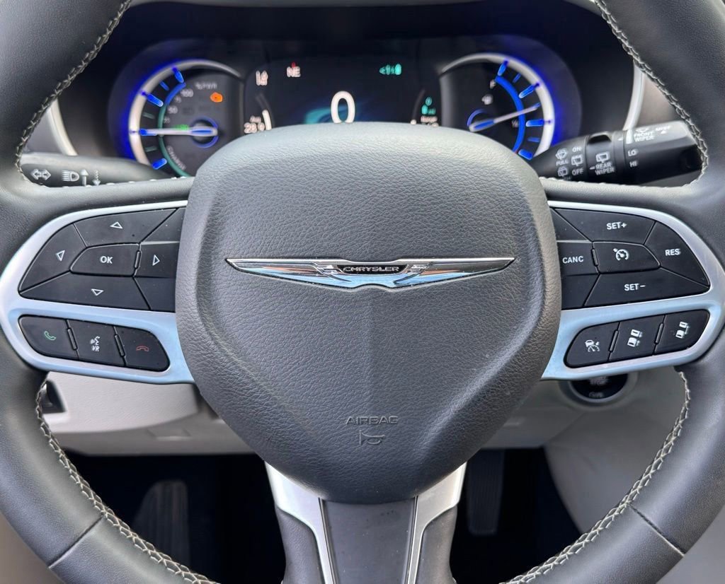 Used 2024 Chrysler Pacifica Limited FWD image 7