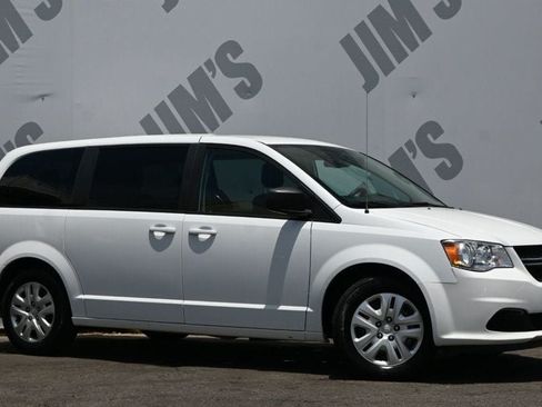 Used 2018 Dodge Grand Caravan SE w/ UConnect Hands-Free Group FWD image 3