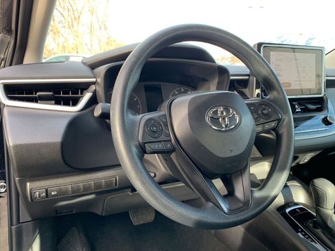 Used 2025 Toyota Corolla LE image 32