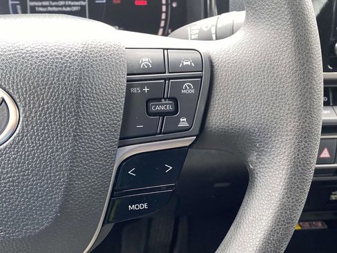 Used 2025 Toyota Camry LE image 31