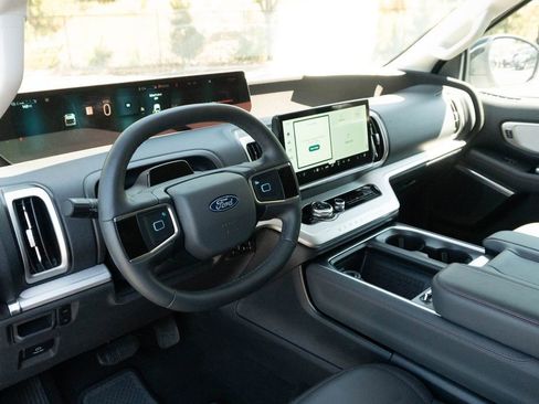 Used 2025 Ford Expedition Max Active RWD image 22