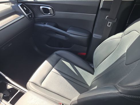 Certified 2023 Kia Sorento EX image 16