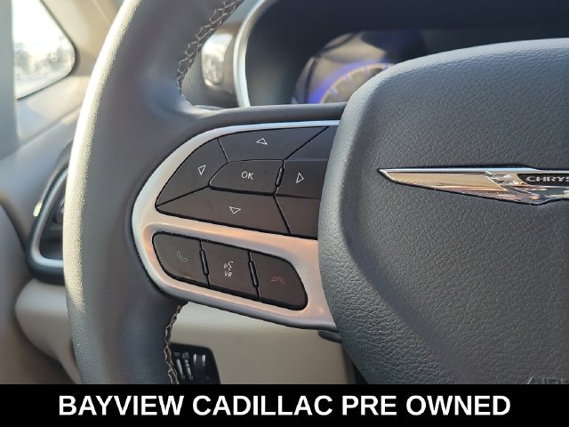 Used 2023 Chrysler Pacifica Limited FWD image 29