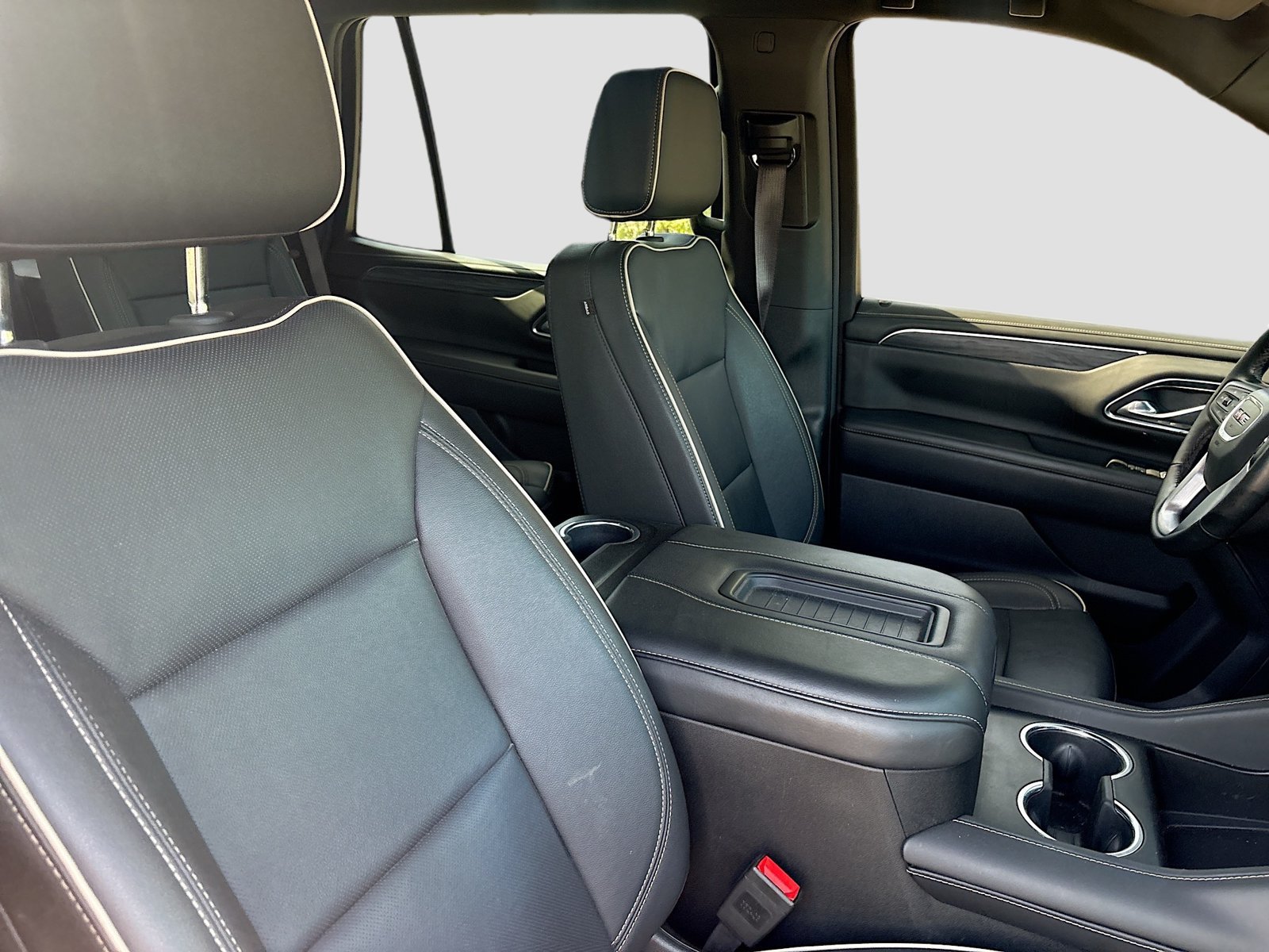 Used 2024 GMC Yukon SLT w/ SLT Luxury Package RWD image 29