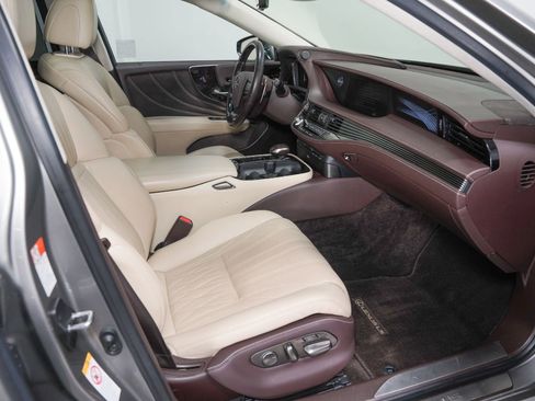 Used 2018 Lexus LS 500 w/ Luxury Package image 2
