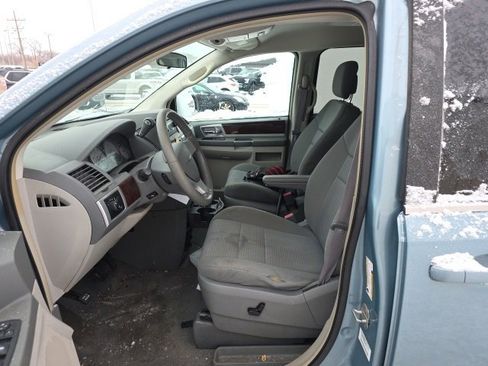 Used 2010 Chrysler Town & Country Touring w/ Heated Seat Group image 16