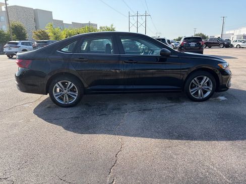 Used 2023 Volkswagen Jetta SE FWD image 4