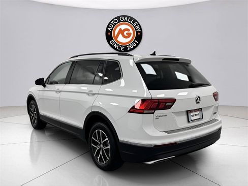 Used 2021 Volkswagen Tiguan SE w/ Panoramic Sunroof Package image 5