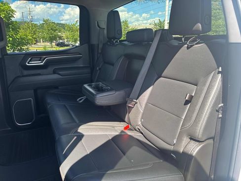 Used 2025 GMC Sierra 1500 SLT AWD/4WD image 26