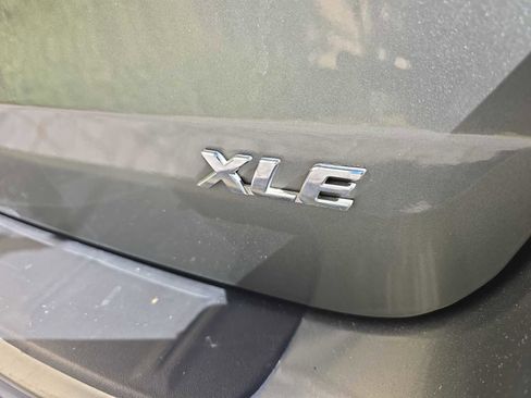 Used 2014 Toyota Sienna XLE image 6