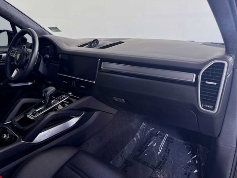 Used 2023 Porsche Cayenne Turbo S image 23
