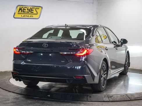 Used 2025 Toyota Camry SE image 4