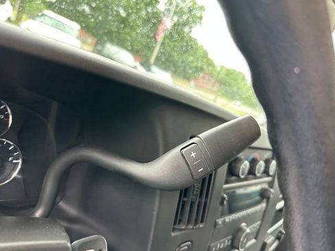Used 2015 Chevrolet Express 2500 RWD image 18