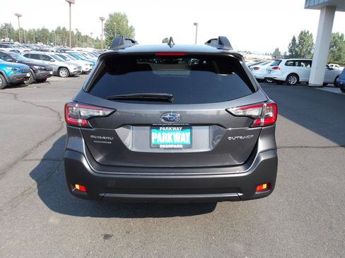 Used 2023 Subaru Outback Premium AWD/4WD image 4