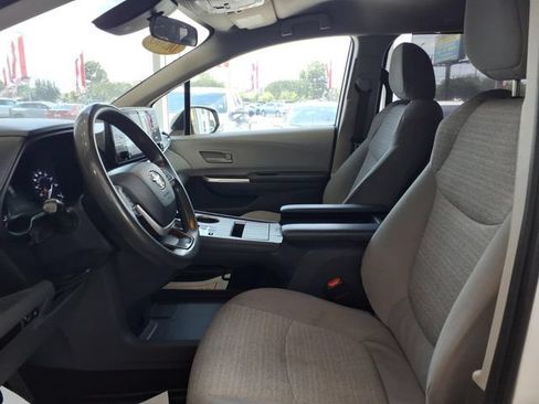 Used 2021 Toyota Sienna LE FWD image 6