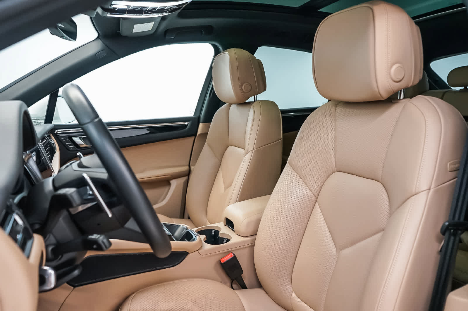 Certified 2026 Porsche Macan S AWD/4WD image 5