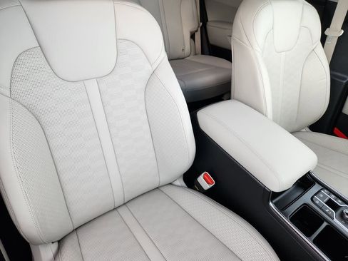 Certified 2025 Kia Sorento EX image 17