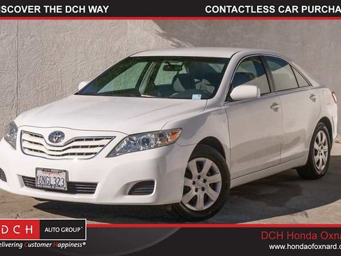Used 2011 Toyota Camry LE image 1
