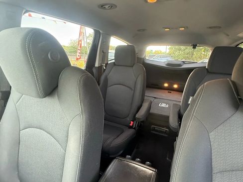 Used 2016 Chevrolet Traverse LT w/ Style and Technology Package image 17